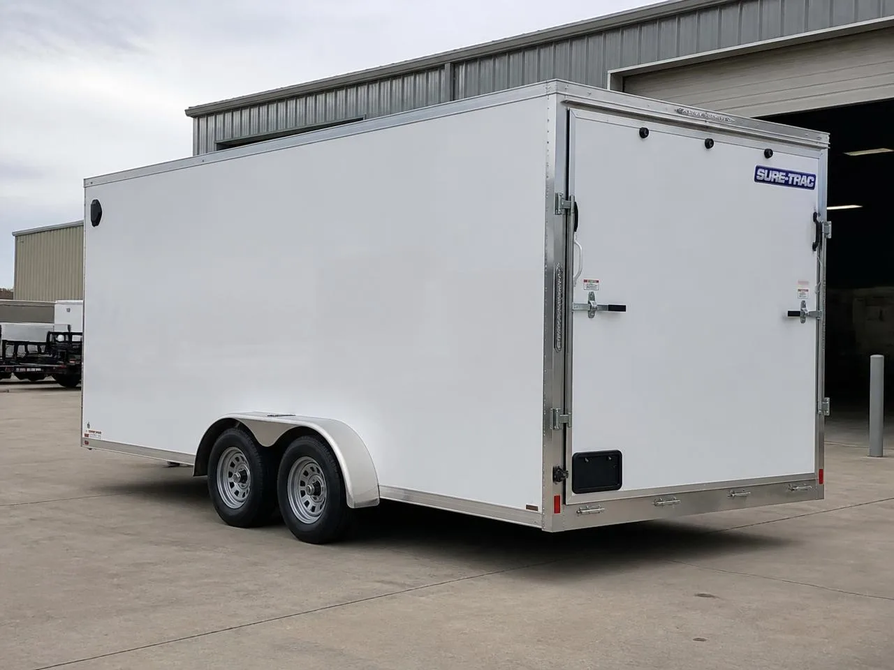 Enclosed cargo trailer